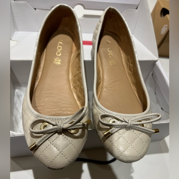 Selling Women’s Aldo ballet flats - Picture 4 of 5